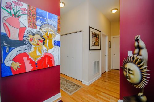 4646 Beacon St, Chicago, IL 60640-4618