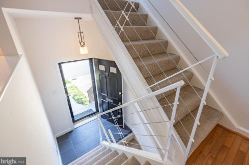 8 Chapman St, Alexandria VA 22301-2501 exterior