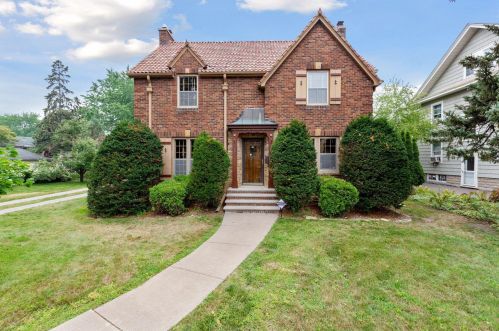 79 Cretin Ave, Saint Paul, MN 55104-5701