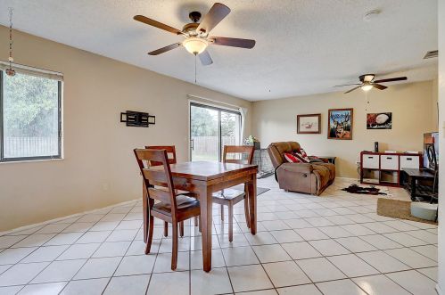 2351 Fruit Ave, Fort Pierce FL 34952-7422 exterior