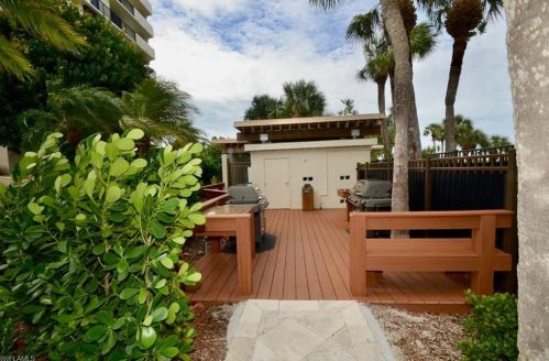 10951 Gulf Shore Dr, Naples FL 34108-1744 exterior