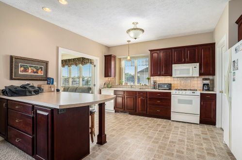 2309 Pleasant Pond Dr, Byron Township MI 49315-8488 exterior