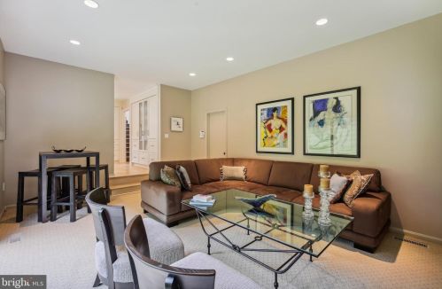 1006 Farm Haven Dr, Rockville MD 20852-4244 exterior