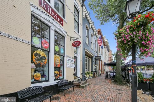 5823 Monticello Rd, Alexandria VA 22303-1302 exterior