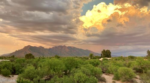 1935 Cholla Vista Dr, Tucson AZ  85704-1089 exterior