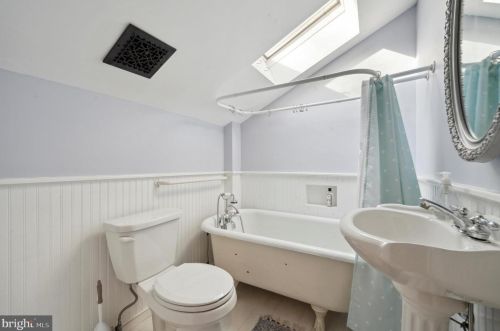 330 Camac St, Philadelphia PA 19107-5926 exterior