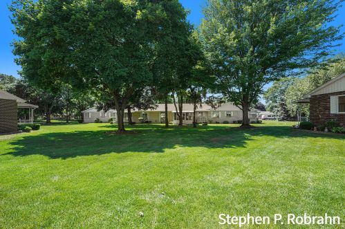 5679 Leisure South Dr, Grand Rapids, MI 49548-6851