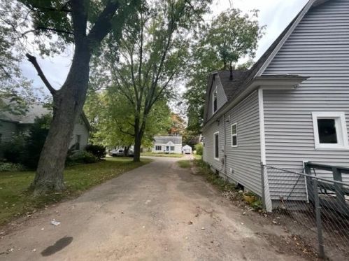 928 Pleasant St, Belding MI 48809-2252 exterior