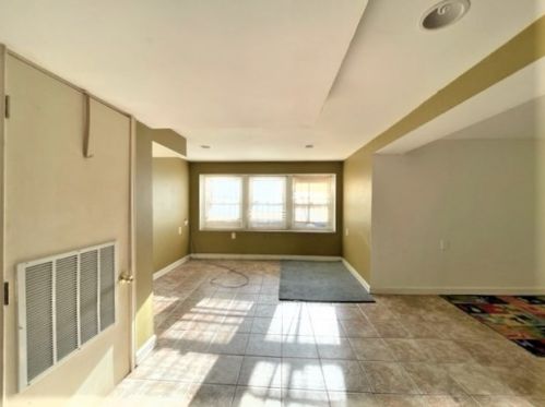 2333 Hoyne Ave, Chicago IL 60643-1816 exterior