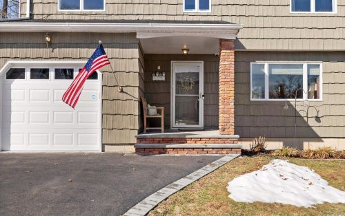 7 Lamb Pl, Huntington Station, NY 11746-6723