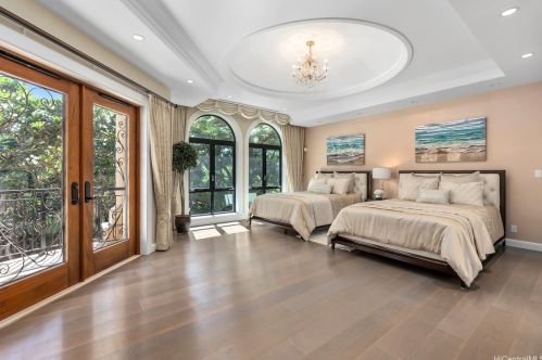 3239 Noela, Honolulu HI 96815 exterior