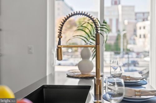 654 13 St, Philadelphia PA 19123-2427 exterior