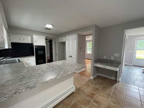 169 Dartmouth Rd, Manchester CT 06040-6616 exterior