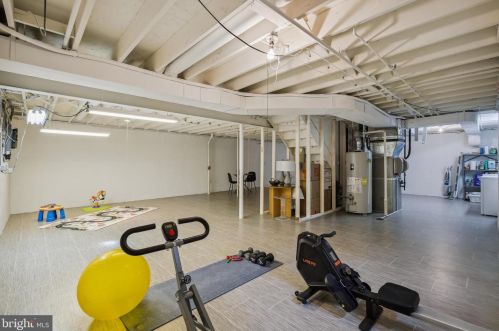 1006 Farm Haven Dr, Rockville MD 20852-4244 exterior