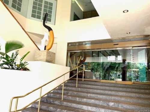 2045 Kalakaua Ave, Honolulu HI  96815-5118 exterior