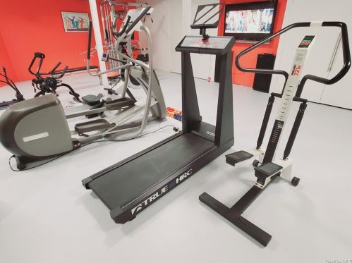 17 Tallwoods Rd, Armonk NY 10504-1020 exterior