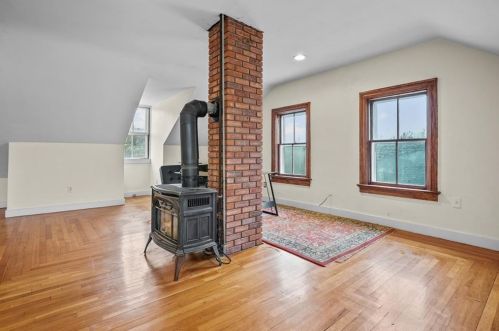 30 Gould St, Middletown RI 02840-2144 exterior