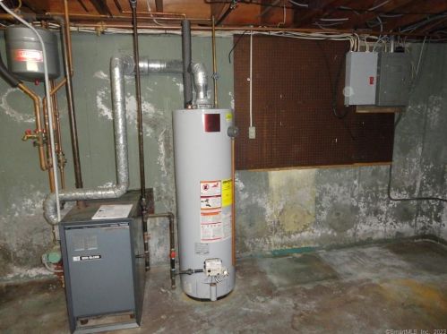 275 Torcon Dr, Torrington CT 06790-5818 exterior