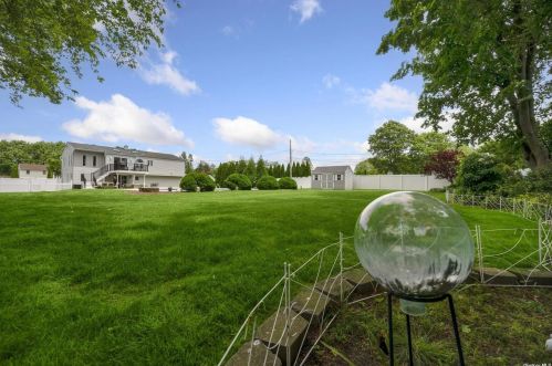 6 Bethal Ln, Commack NY 11725-1003 exterior