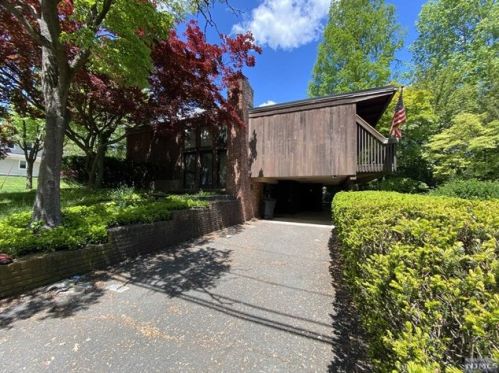 46 Madison Ave, Demarest NJ  07627-1421 exterior