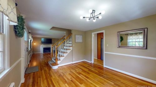 57 Knollwood Rd, Farmington CT 06032-1013 exterior