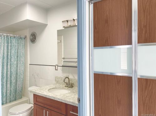 2015 Wilder Ave, Honolulu HI  96822-3383 exterior