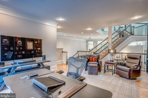 18285 Mullfield Village Ter, Leesburg VA  20176-7466 exterior