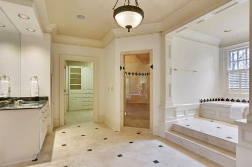 2656 Dobbs Cir, Atlanta GA 30327 exterior