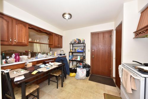 5281 Somerset Ln, Milwaukee WI 53221-3223 exterior