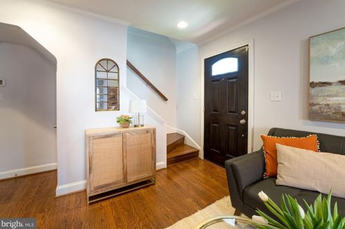 151 Moncure Dr, Alexandria VA 22314-4946 exterior