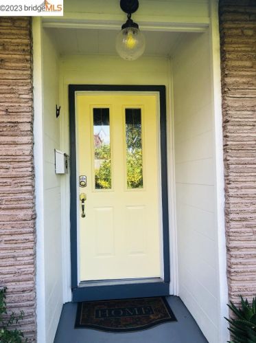 1210 Bentley St, Concord CA 94518-3814 exterior