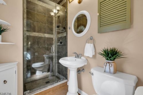 1395 Croyden Rd, Bridgewater NJ 08807-1310 exterior