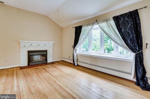 4301 Laurel Rd, Alexandria VA 22309-2520 exterior