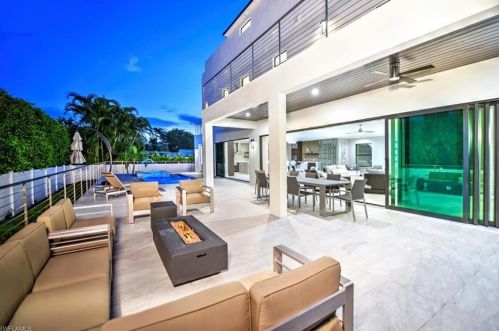 3860 Crayton Rd, Naples FL 34103-3576 exterior