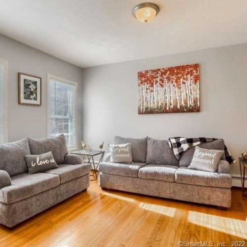 271 Gln St, New Britain CT 06051-2572 exterior