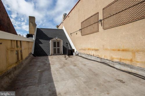 39 3rd St, Philadelphia, PA 19106-4508