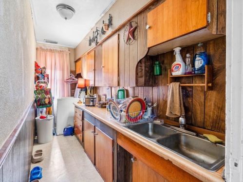 88 Prospect St, Woonsocket RI 02895-1910 exterior