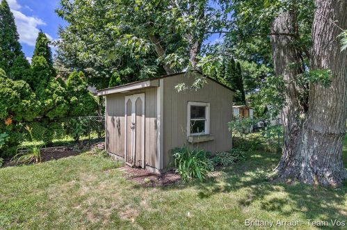 913 Fairfield Ave, Grand Rapids MI 49504-3745 exterior