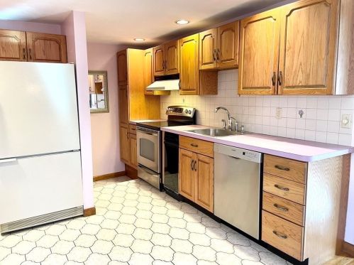 6 Herrick Rd, Peabody MA 01960-4531 exterior