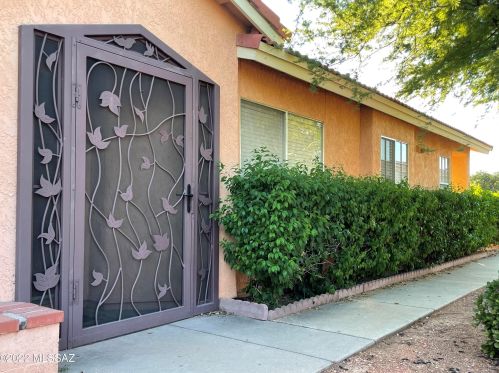 5049 Blackbird Dr, Tucson, AZ 85742-5113