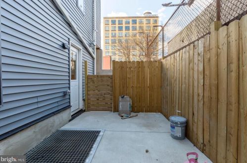 2062 2nd St, Philadelphia PA 19122-0033 exterior