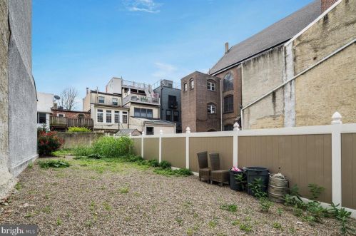 1810 Bainbridge St, Philadelphia PA 19146-1430 exterior