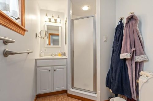 233 Anita Ave, Pittsburgh PA 15217-3120 exterior