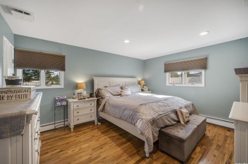 15 Farmstead Rd, Commack NY 11725-1506 exterior