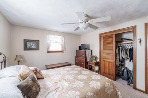 10 Montclair Dr, Enfield CT 06082-3025 exterior