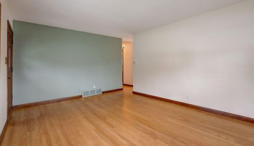 7501 Honey Crk Dr, Milwaukee WI 53221-4062 exterior