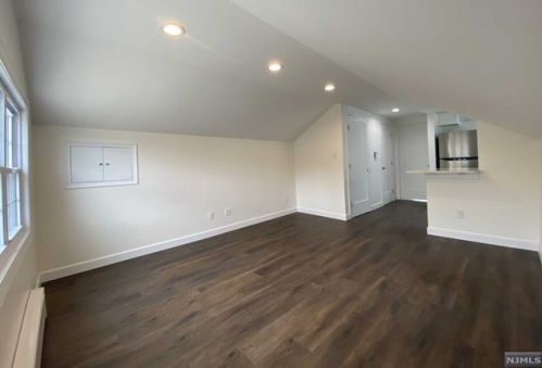 404 Henry St, Fairview NJ  07022-1913 exterior