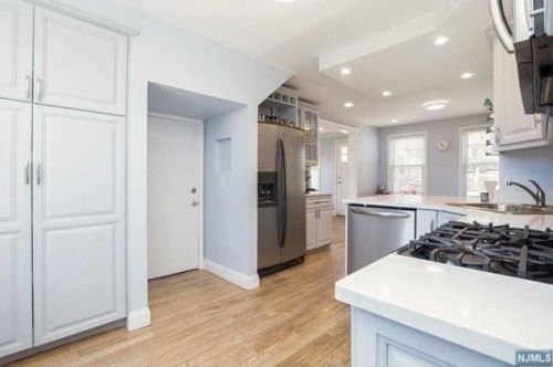 206 8th St, Cresskill NJ  07626-1915 exterior