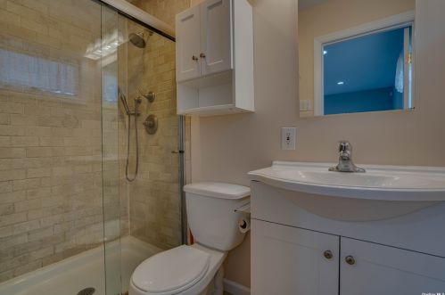 19 Empire Ct, Commack NY 11725-1134 exterior