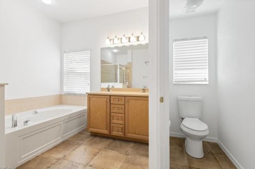 8260 Laurel Lk Blvd, Naples FL 34119-9797 exterior